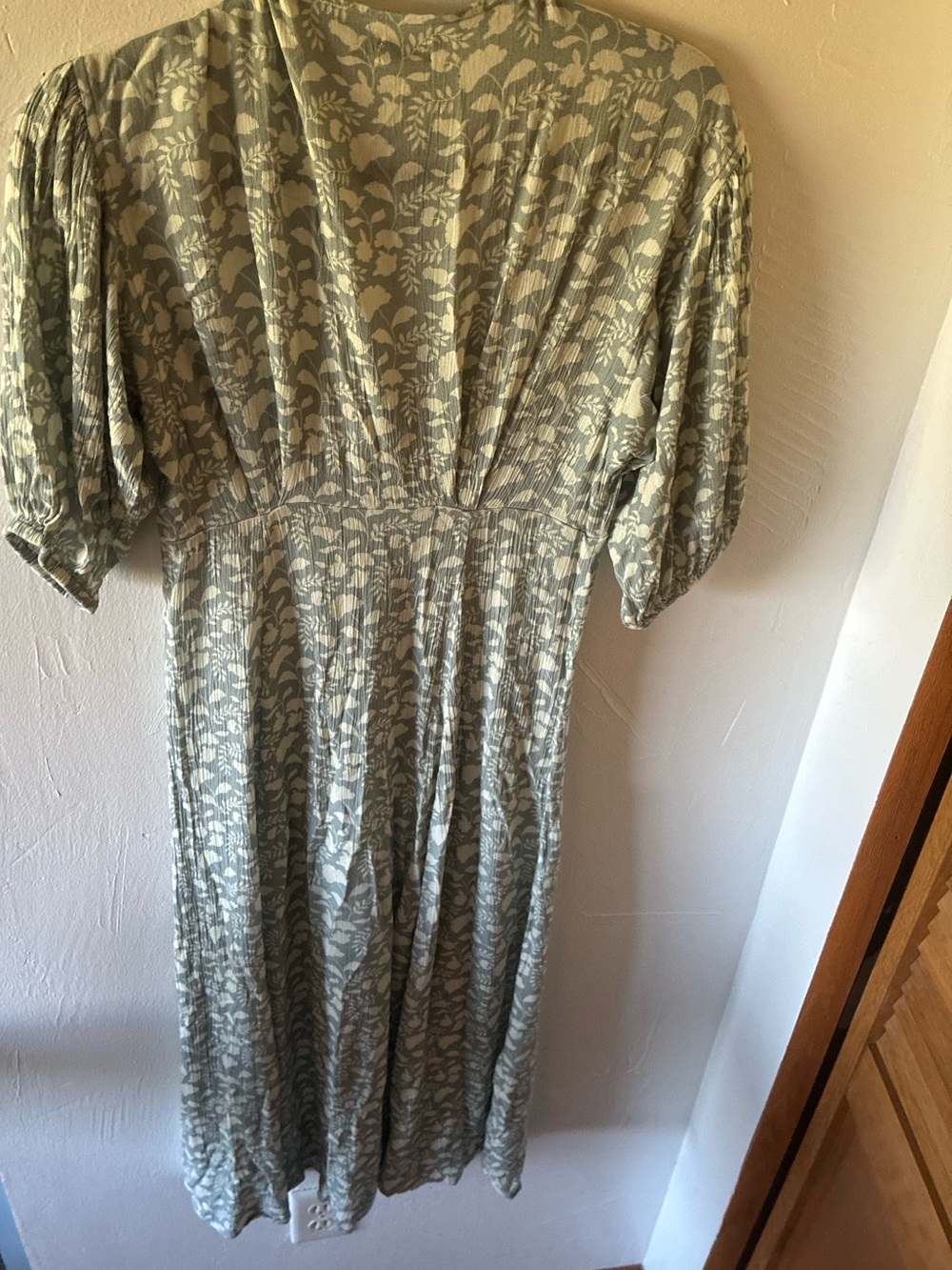 Faherty Havana Light Floral V-Neck Midi Dress Small - Picture 5 of 6